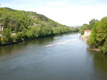 Der Flu� Lot bei der Stadt Cahors am 27.04.2003