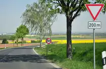  Eifelblick  �ber Euskirchen in Richtung K�lner Bucht mit  pflanzlichem Fr�hlingserwachen  - 20.04.2011