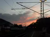 Der Himmelbrennt �ber dem Bahnhof Pressig-Rothenkirchen am 30.10.10