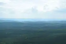 Blick von der Aussichtsplattform auf dem Wurmberg am Pfingstsonntag, dem 12.06.2011, �ber den S�dharz bis zum Hohen Mei�ner in Hessen am Horizont.