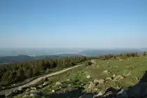 Blick vom Brockengipfelplateau am 30.05.11 �ber Wernigerode ins Harzvorland.