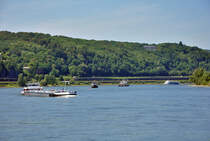 Rheinschleife zwischen Remagen und Unkel  mit regem Schiffsverkehr - 27.06.2011