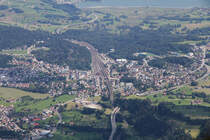 Aussicht von der Rigi in Richtung S�dosten, mit Fokus auf Goldau mit dem dominanten Bahnhof Arth-Goldau. Oben im Bild der Lauerzersee. 12. Aug. 2011, 14:33