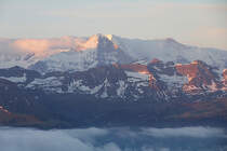 Morgend�mmerung mit Blick vom Berghotel Rothorn Kulm in Richtung Jungfraugruppe. In der Mitte gut sichtbar die Eiger-Nordwand. 03. Juni 2011, 05:50