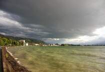 Gewitterstimmung am Bodensee (IV). Blick vom Lochauer Bodenseeufer auf Bregenz und ins Rheintal am 08.08.2011.
