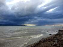 Gewitterstimmung am Bodensee (I). Blick vom Strand in Lochau �ber den Bodensee in die Schweiz (08.08.2011).