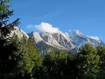 Blick zum Zugspitzmassiv, mit 2962m h�chster deutscher Berg und mit j�hrlich einer halben Millionen Touristen einer der meistbesuchtesten Gipfel der Alpen, Aug.2006