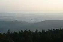 Blick am Morgen des 03.09.2011 bei Sonnenaufgang von der Treppe des  Brockenhauses  nach Norden �ber das Ilsetal und Ilsenburg hinweg bis zu Elm und Lappwald, die aus zarten Nebelschleiern herausragen.