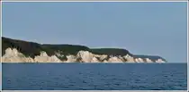 Die Kreidefelsen an der Ostseek�ste sind Teil des Nationalparks Jasmund auf der Insel R�gen. Das beeindruckende Naturdenkmal kann man wunderbar von der Ostsee aus fotografieren. 26.09.2011 (Jeanny)