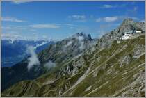 Vom Hafelkar(2200m..M) geht steil hinunter ins Tal.
(17.09.2011)