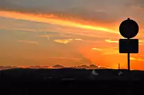 Abendstimmung/Sonnenuntergang �ber der Eifel aus Richtung Euskirchen - 10.12.2011