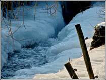 Bei der M�hle  Rack�smillen  in Enscherange hat sich eine dicke Eisschicht am Bach gebildet. 10.02.2012 (Jeany)