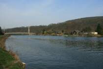 In den Ardenennen bei Givet bildet die Meuse die Grenze zwischen Frankreich und Belgien; 24.03.2012