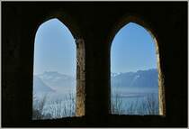 Aussicht von der Fenstergalerie der Kirche in Glion in Richtung Wallis, mit den Dents-de-Midi.
(15.03.2012)