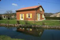 Flu�idylle an einem angestauten Nebenarm der Meuse im D�partement Vosges; 25.03.2012