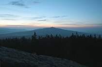 Der Wurmberg im Morgenrot; Blick von der Felskanzel der Achtermannsh�he am Morgen des 19.04.2012 vor Sonnenaufgang Richtung Osten.