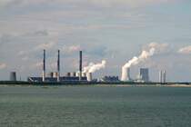 Kraftwerk Boxberg am 'neuen' B�rwalder See (ehem. Tagebau) bei Uhyst (25.07.2007)