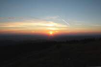 Sonnenaufgang auf dem Brocken; Blick am 28.08.2012 von der Treppe des Brockenhauses �ber den Harz, Wernigerode und das nord�stliche Harzvorland
