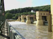 Um weitere �berschwemmungen zu vermeiden, wurde ein Teil der Staustufen am Hengsteysee ge�ffnet.