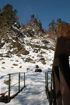 Die Adlerklippen im Okertal; Aufnahme vom sp�ten Vormittag des 07.04.2013 auf dem Wanderweg entlang der Oker...