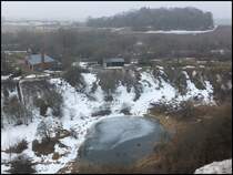 Blick von dem  kleinen K�nigsstuhl  auf das Kreidemuseum in Gummanz am 12.04.2013