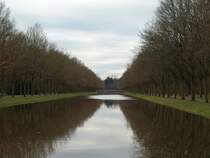 Fr�hling pur gab es am 14.4.2013 in der Karlsaue in Kassel (im Bild der K�chengraben).