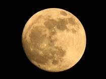Vollmond am Abend des 24.04.2013 �ber Aachen.