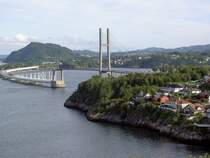 Aussicht auf Knarvik am Sorfjord mit E39 Brcke (26.06.2013)
