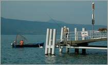 Fischer am Genfersee, der eine als geht dieser Ttigkeit als Hobby nach, fr den andern ist es Arbeit. 
10. Juli 2013