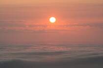 Sonnenaufgang vom Brocken am 12.07.20913 gegen 05.48 Uhr; Blick von der Treppe des Brockenhauses Richtung Nordosten...