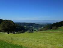 Blick vom Schwarzwald ins Brettental/Freiamt und hinber zu den Vogesen am Horizont, Sept.2013 