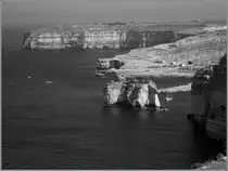 Ein �berblick �ber den nordwestliche K�stenabschnitt von Gozo: im Vordergrund der Fugnus Rock, anschliessend das Azure Window und in der Folge die Steilk�ste welche zum San Dimitri Point f�hrt.
Sept. 2013