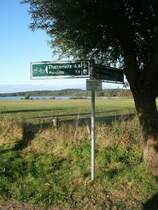 Links oder Rechts herum beide Wege f�hren bei Bergen/R�gen um den Nonnensee.Aufgenommen am 02.Oktober 2013.