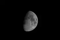 13.10.2013 um 20:02 Uhr war der Mond zu 72% beleuchtet und 366.350,59 km von der Erde entfernt (laut Mondphasen App).