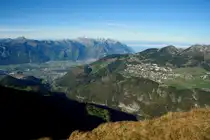 Blick vom Le Chamossaire �ber Leysin und Aigle ins Chablais. Im Hintergrund erkennt man den Genfersee und die Jura; 19.10.2013