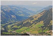 . In Richtung Nordwesten bietet das Brienzer Rothorn (2350 m �. M.) eine wundersch�ne Aussicht auf die Zentralschweizer Voralpen und die zwei Ortsteile der Gemeinde Fl�hli, n�mlich Fl�hli und S�renberg. 27.09.2013 (Hans)