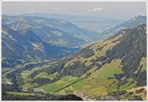 . In Richtung Nordwesten bietet das Brienzer Rothorn (2350 m �. M.) eine wundersch�ne Aussicht auf die Zentralschweizer Voralpen und die zwei Ortsteile der Gemeinde Fl�hli, n�mlich Fl�hli und S�renberg. 27.09.2013 (Hans)