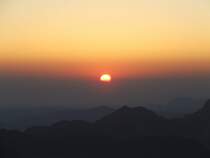 Nach langen beschwerlichen Aufstieg wurden wir am 04.09.07 auf dem Berg Moses mit diesem herrlichen Sonnenaufgang belohnt. 