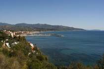 Blick ueber die Cilento-Kueste. Am rechten Bildrand ist das Capu Pellnuro zu erkennen.