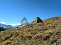 Einer der beiden Felsbrocken ist das Matterhorn (4478 m�M)
(Okt. 2007)