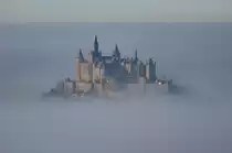 Am 29. November 2014 hatten wir auf der Schwäbischen Alb mal wieder eine Wetterlage, welche das  Märchenschloss  - den Hohenzollern - aus dem Nebel auftauchen ließ. Aufgenommen wurde das Bild vom Zeller Horn aus.
