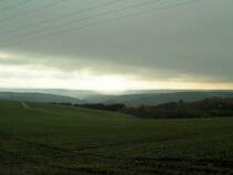 Die Sonne versucht sich am Rande der Wolken durch zu setzen ber der hgeligen Landschaft in der Nhe von Lipperscheid (Luxemburg). 01.11.07