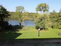 Blick aus der alten Brennerei auf den Groß Behnitzer See in Groß Behnitz (Ortsteil von Nauen - Landkreis Havelland) gesehen vom Landgut A. Borsig  am 30. September 2015. 