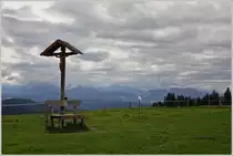 Das Gipfelkreuz vom Hochberg.Die Bank lädt zum verweilen ein.
(19.09.2015)