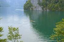 Königssee vom Rundweg Malerwinkel aus gesehen. Aufnahme: Juli 2008.
