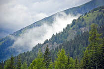 Wolken über den Alpen bei Heiligenblut von der Großglockner Hochalpenstraße aus gesehen, Aufnahme: 4. August 2016.