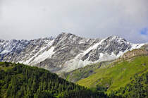 Ochsenkopf (2353 Meter), Jöchlkopf (2337 Meter) und Hinterm Hap (2332 Meter) von der Großglockner Hochalpenstraße aus gesehen. Aufnahme: 6. August 2016.