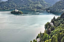 Bleder See (slowenisch: Blejsko jezero) von der Burg aus gesehen. Aufnahme: 1. August 2016.