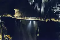 Die Höhlen von Škocjan wurden von dem versickernden Fluss Reka im Kalkgestein geschaffen. Im Jahre 1987 wurden sie in das UNESCO-Weltnaturerbe aufgenommen. Die Höhlen von Škocjan gelten als die schönsten unterirdischen Höhlen im slowenischen Karst. Aufnahme: 28. Juli 2016.