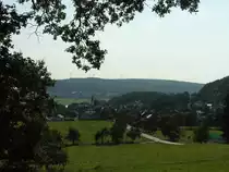 WESTERWALD-LANDSCHAFT BEI GEMÜNDEN-
zwischen RENNEROD und WESTERBURG gelegen mit der ev. Stiftskirche ST. SEVERUS.
Der kleine Ort hat gerade mal 1200 Einwohner,aber mit der ev. Stiftskirche
St. Severus die älteste Kirche des Westerwaldes,ein Juwel einer romanischen
Pfeilerbasilika,ursprünglich 879 in Anwesenheit von König Ludwig III. eingeweiht,
maßgebend für die Christianisierung des Westerwaldes,hier am 9.9.2016...